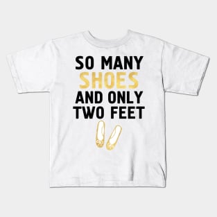 SO MANY SHOES AND ONLY TWO FEET - Fashion quote Kids T-Shirt